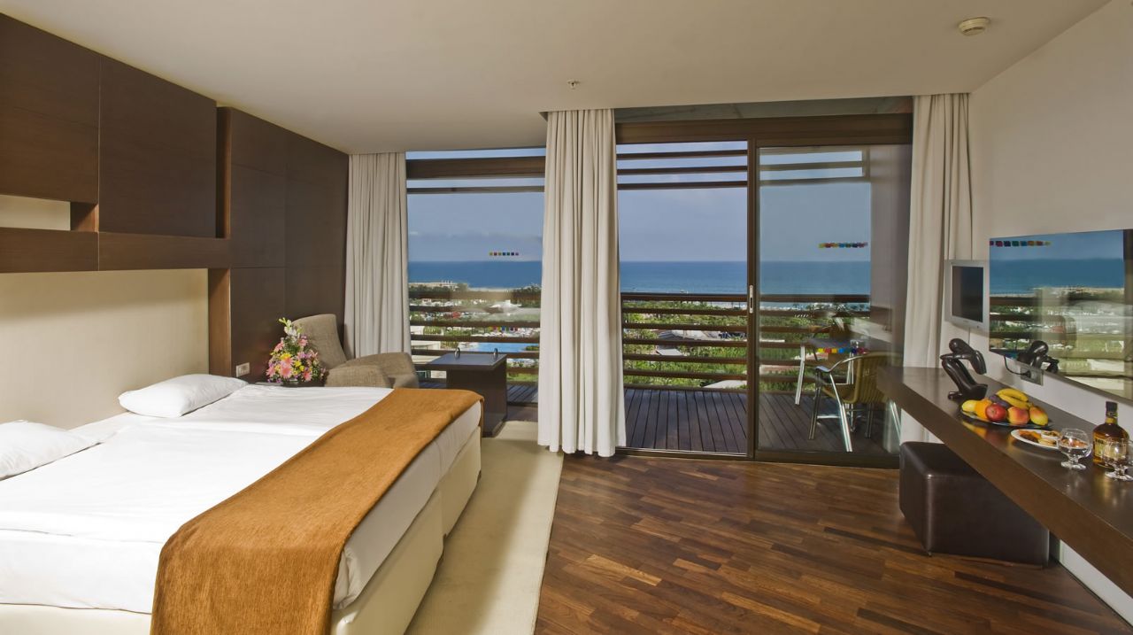 Nirvana Cosmopolitan Hotel
